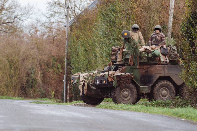 Exercice militaire de cavalerie autour de Baugé-en-Anjou : une phase clé de formation pour les futurs chefs de peloton
