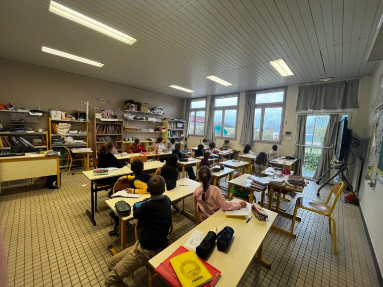 École Am Stram Gram à Saint-Martin-d’Arcé : des portes ouvertes réussies pour défendre le maintien des quatre classes