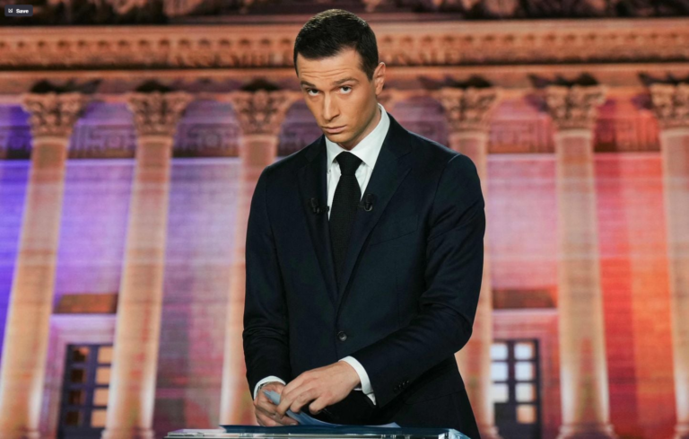 La Flèche. Entre dédicaces et manifestation, une visite de Jordan Bardella sous haute surveillance