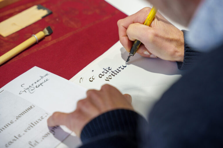 Baugé-en-Anjou. Bruno Coulon a transmis sa passion de la calligraphie au château de Baugé